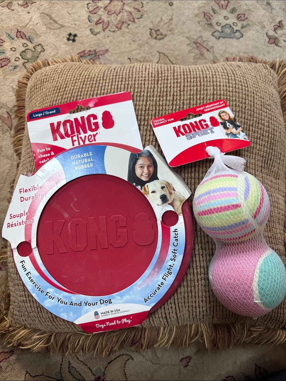 KONG Flyer Red Rubber Disc + KONG Squeak Plush Balls